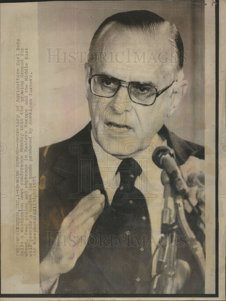 1975 Press Photo Earl Butz Secretary of Agriculture - Historic Images