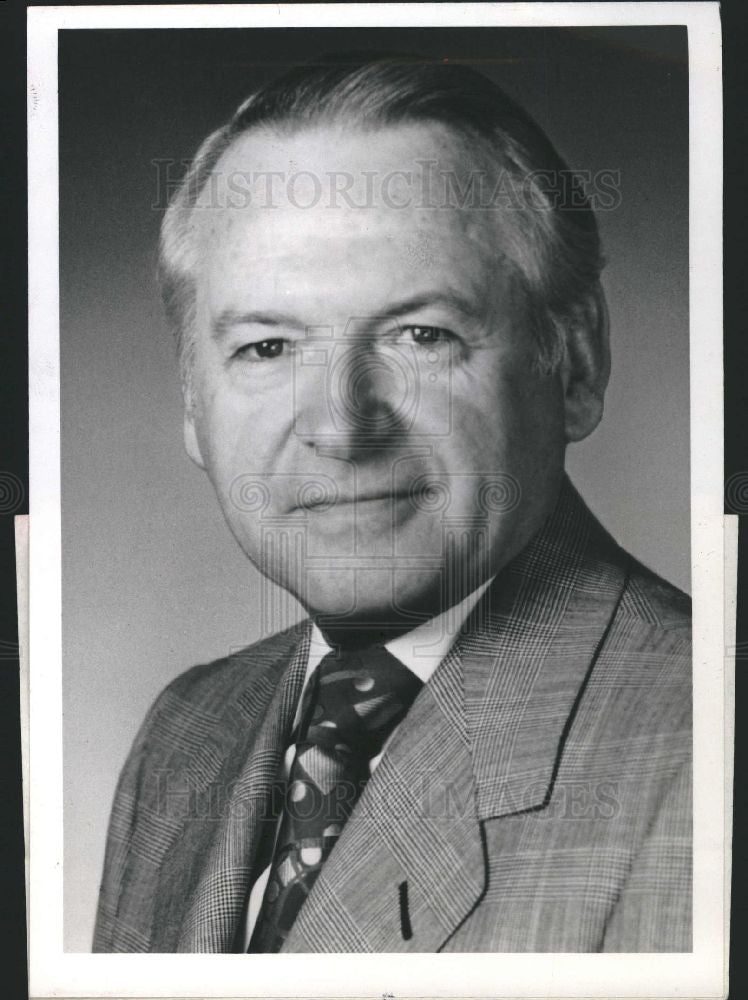 1982 Press Photo Philip Caldwell chairman Ford Motors - Historic Images