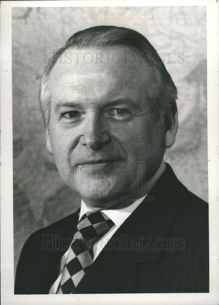 1977 Press Photo Philip Caldwell, chairman of Ford Motor Co. - Historic Images