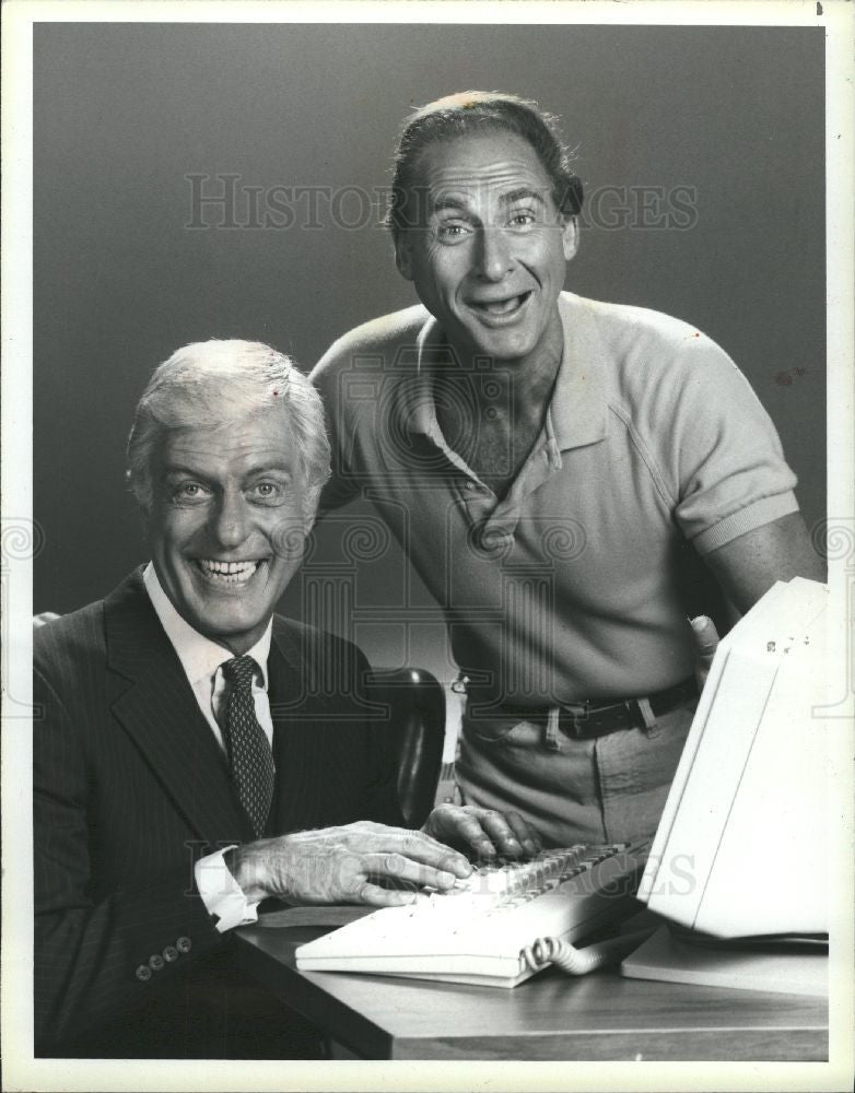 1983 Press Photo Dick Van Dyke Sid Caesar "Found Money" - Historic Images