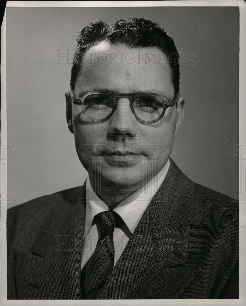 1954 Press Photo R.J. Eggert bussinesman - Historic Images