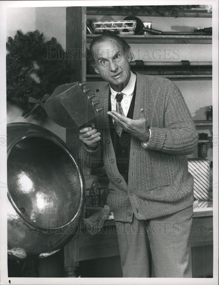 1988 Press Photo Sid Caesar NBC Christmas Snow TV Actor - Historic Images