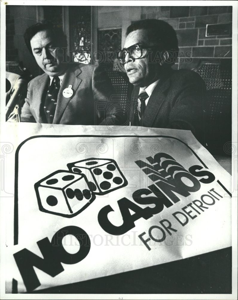 1981 Press Photo William Quick Nicholas Hood Press Conf - Historic Images