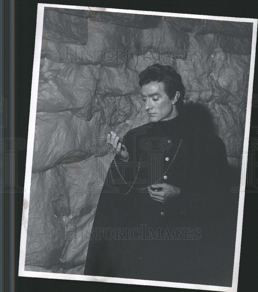 1968 Press Photo Ellis Rabb as Hamlet in 1968 - Historic Images