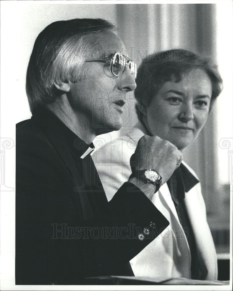1983 Press Photo Thomas Gumbleton Juliana Casey - Historic Images