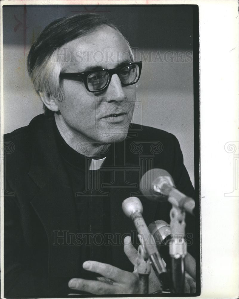 1988 Press Photo bishop,Thomas Gumbleton, - Historic Images