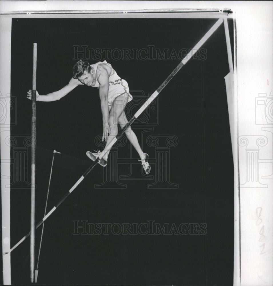 1957 Press Photo BOB GUTOWSKI, Pole Vault Player - Historic Images