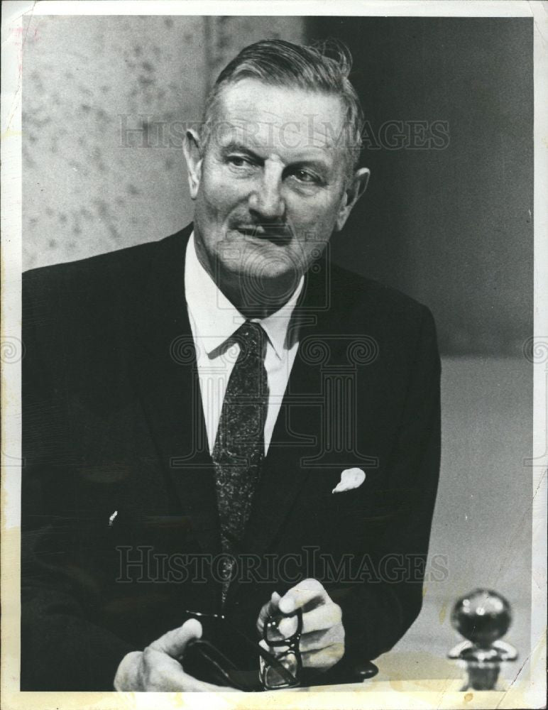 1969 Press Photo Sir Tyrone Guthrie, stage director - Historic Images