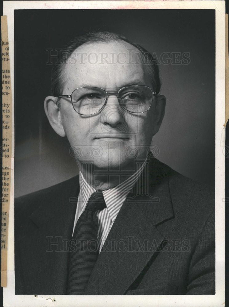 1973 Press Photo George Gullen Wayne State president - Historic Images