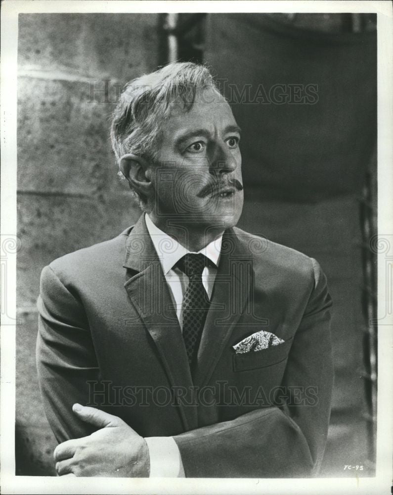1974 Press Photo Alec Guinness actor - Historic Images