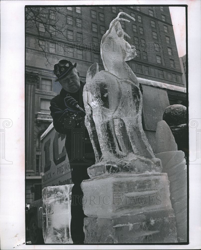 1966 Press Photo fred hagen ice sculpture - Historic Images