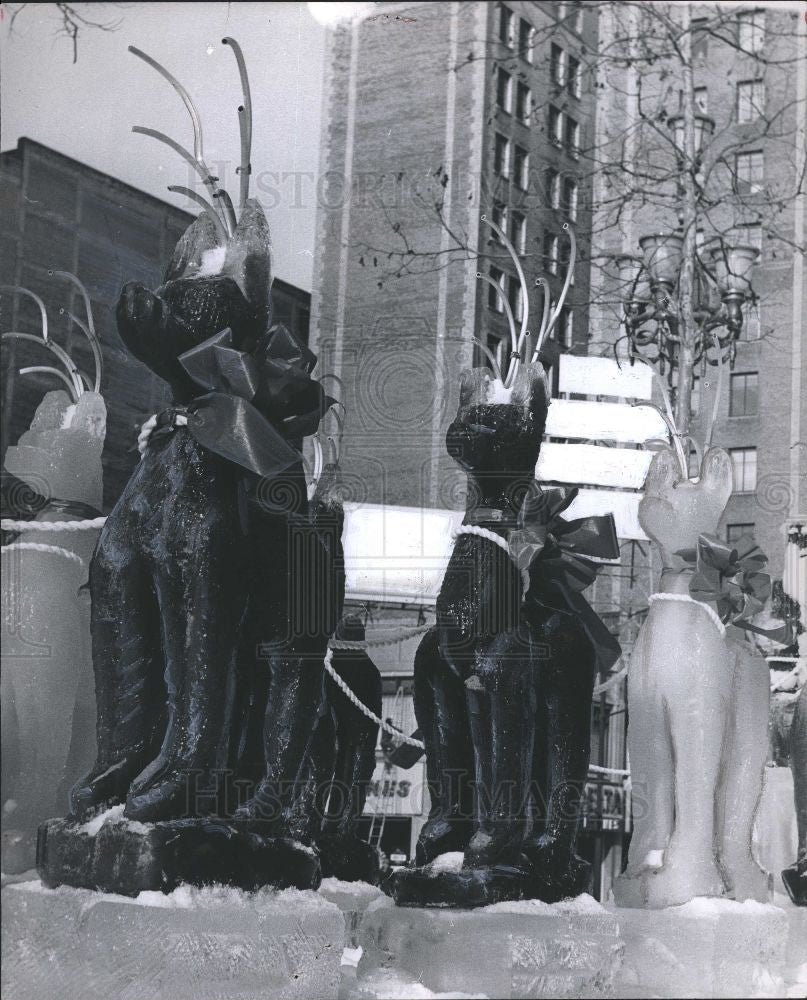 1964 Press Photo Fred Hagen Ice Sculpture Sheraton - Historic Images