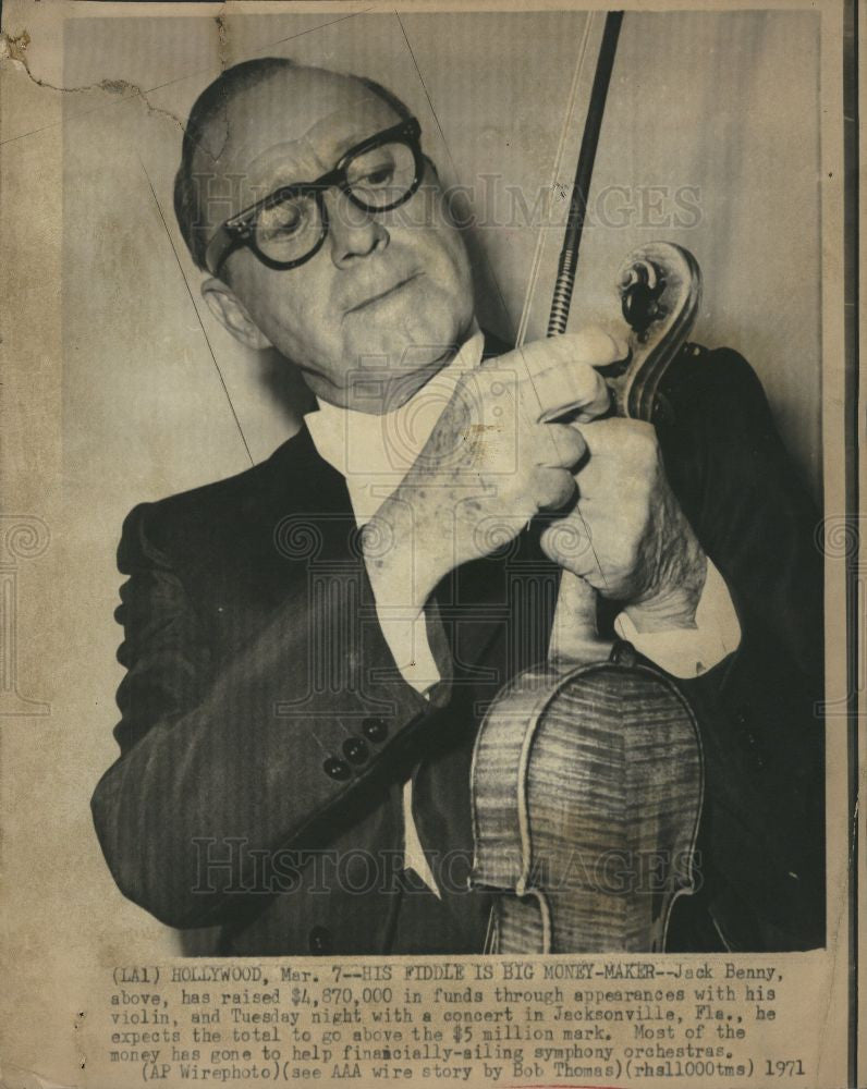 1971 Press Photo Jack Benny US Actor Fiddle Fundraiser - Historic Images