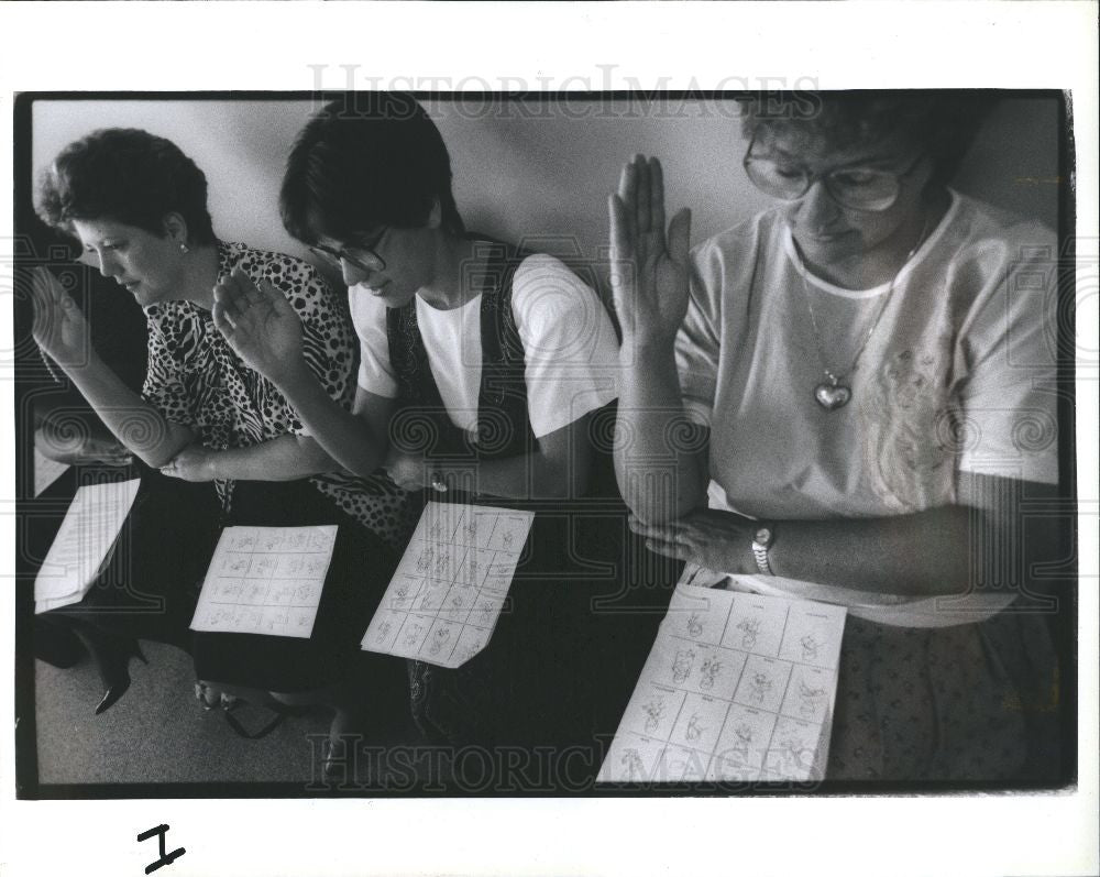 1991 Press Photo sign language class Bethesda Church - Historic Images