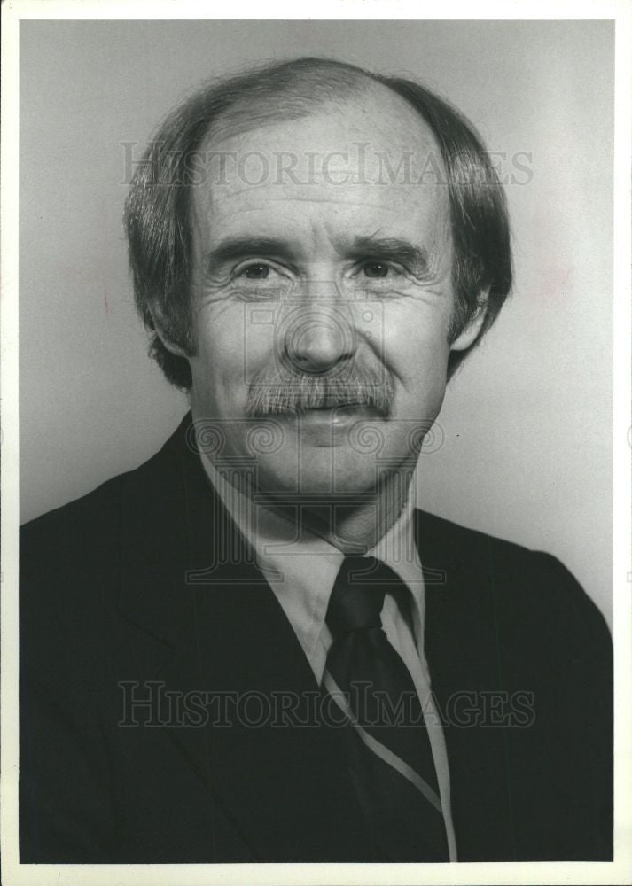 1983 Press Photo Dee Edington, Chairman of Physical edu - Historic Images