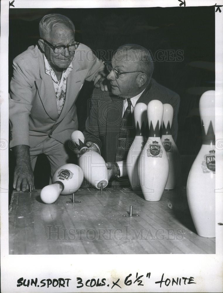 1957 Press Photo Peg pins Detroit Historical Museum - Historic Images