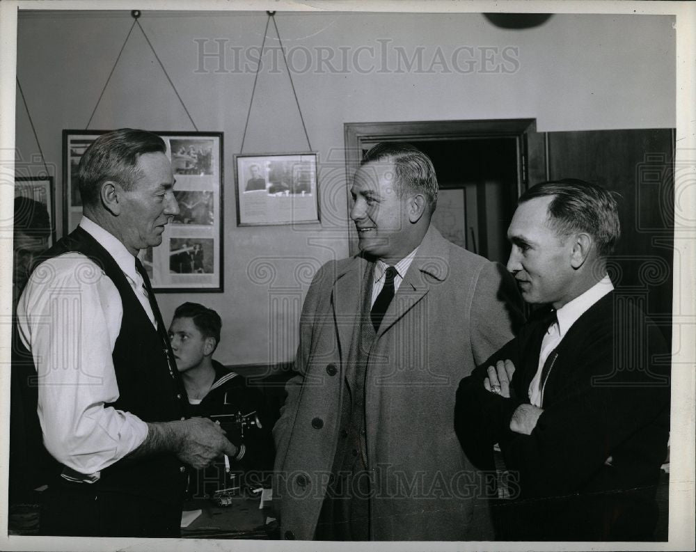 1942 Press Photo PAUL MOORE Turret Woodworth mate ross - Historic Images