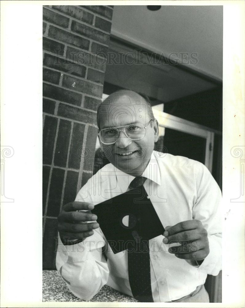 1986 Press Photo Shree Bedekar President of Yojna Inc., - Historic Images