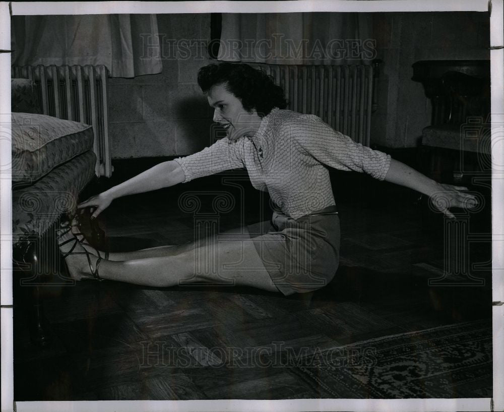 1951 Press Photo Julie O&#39;Brien exercising - Historic Images