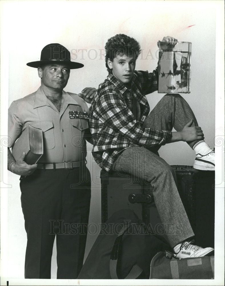 1987 Press Photo BURT YOUNG AND COREY HAIM in ROOMIES - Historic Images