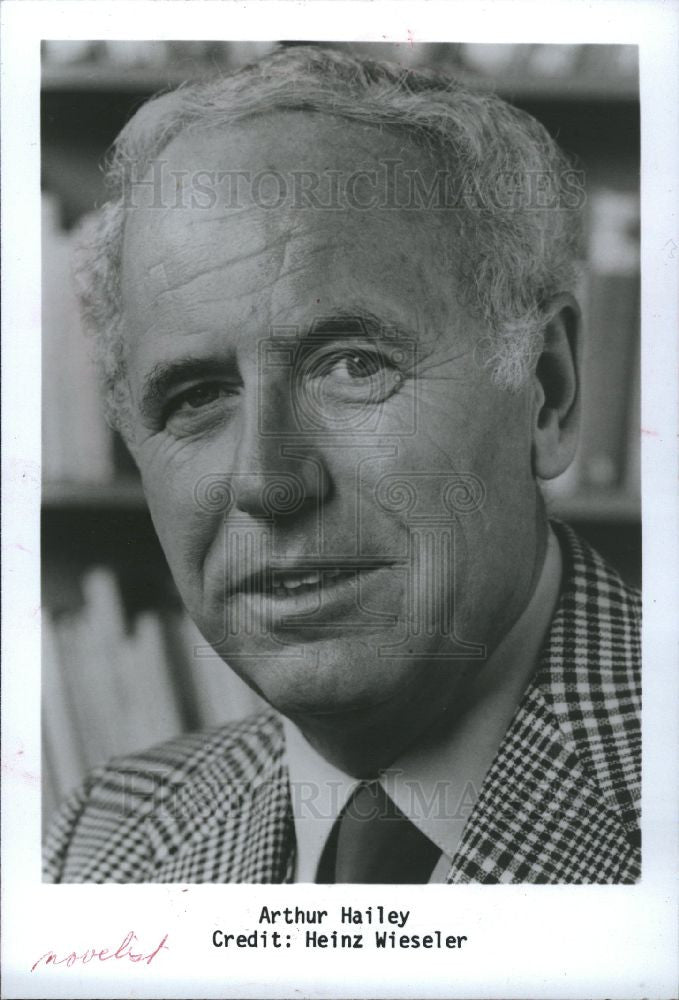 1989 Press Photo Arthur Hailey - Historic Images