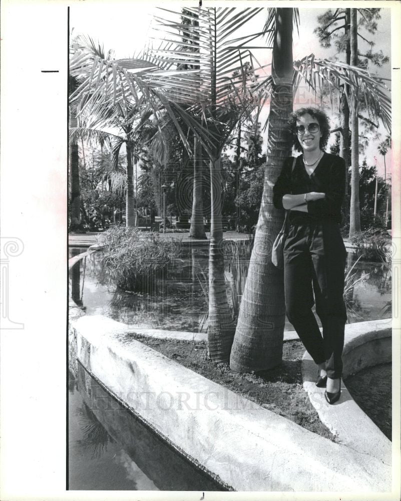 1984 Press Photo Diane Haithman Christmas Los Angeles - Historic Images
