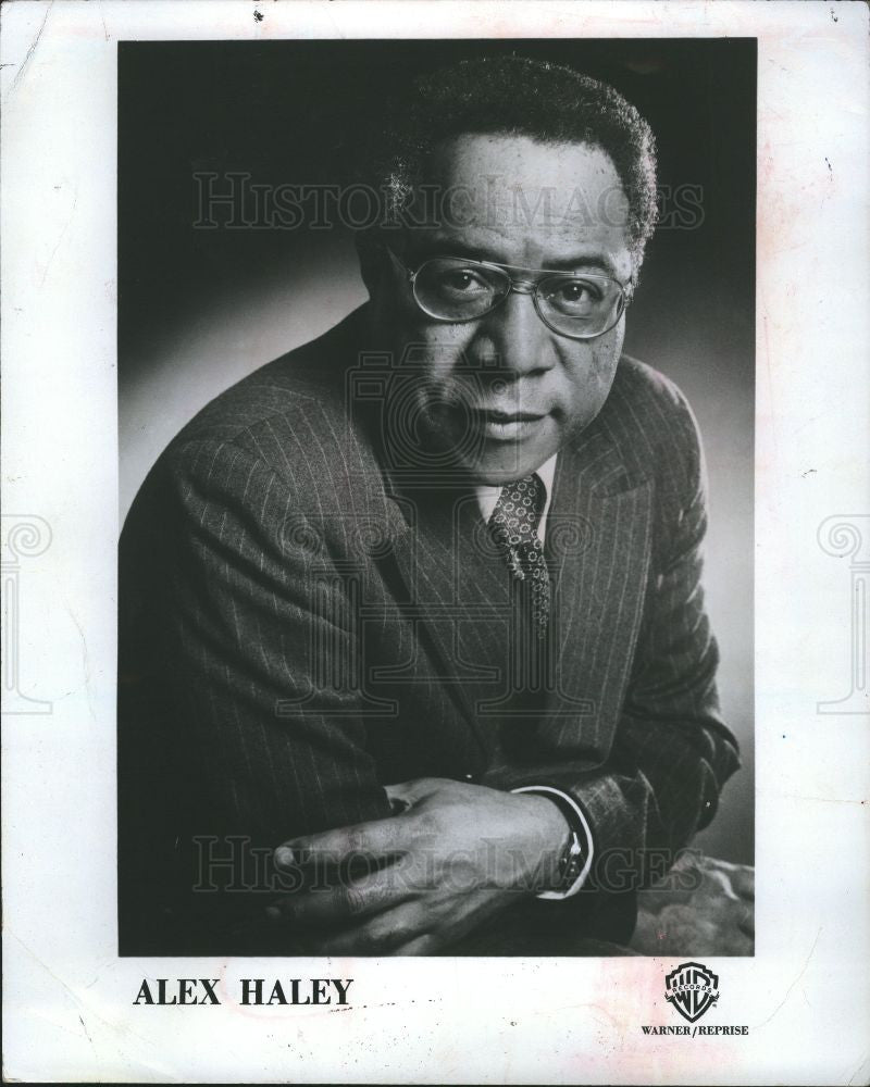 1977 Press Photo Alex Haley  African-American writer - Historic Images