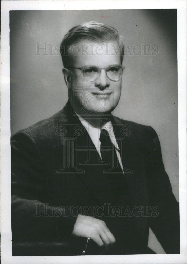 1965 Press Photo W Sprague Holden, Journalism Dept - Historic Images