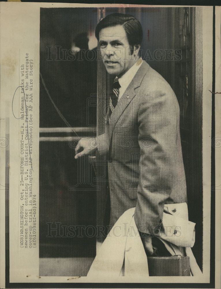 1974 Press Photo Haldeman Court watergate trial throat - Historic Images