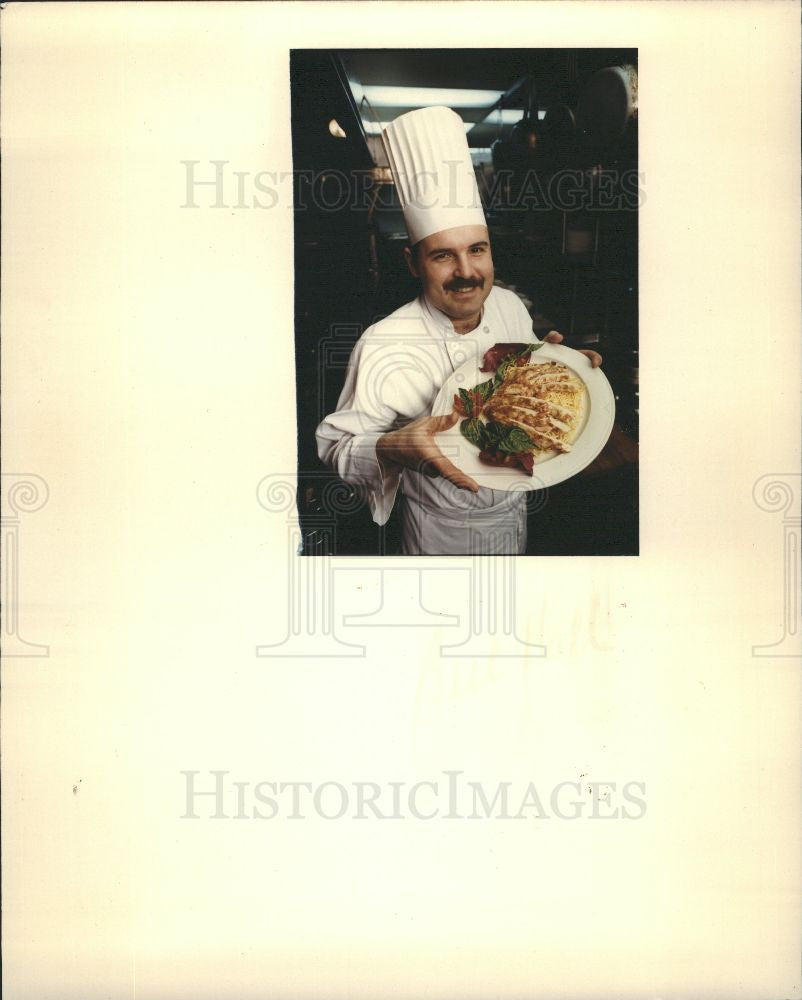Press Photo Chef with dish - Historic Images