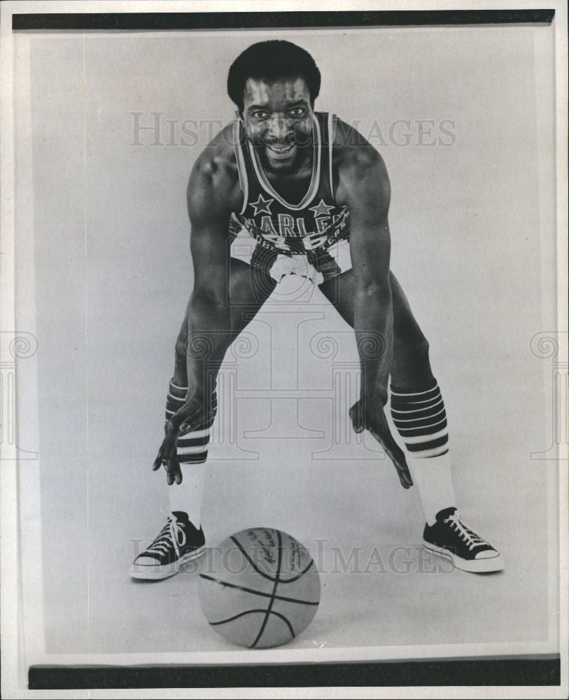 Press Photo harlem globetrotters Robert Hall - Historic Images