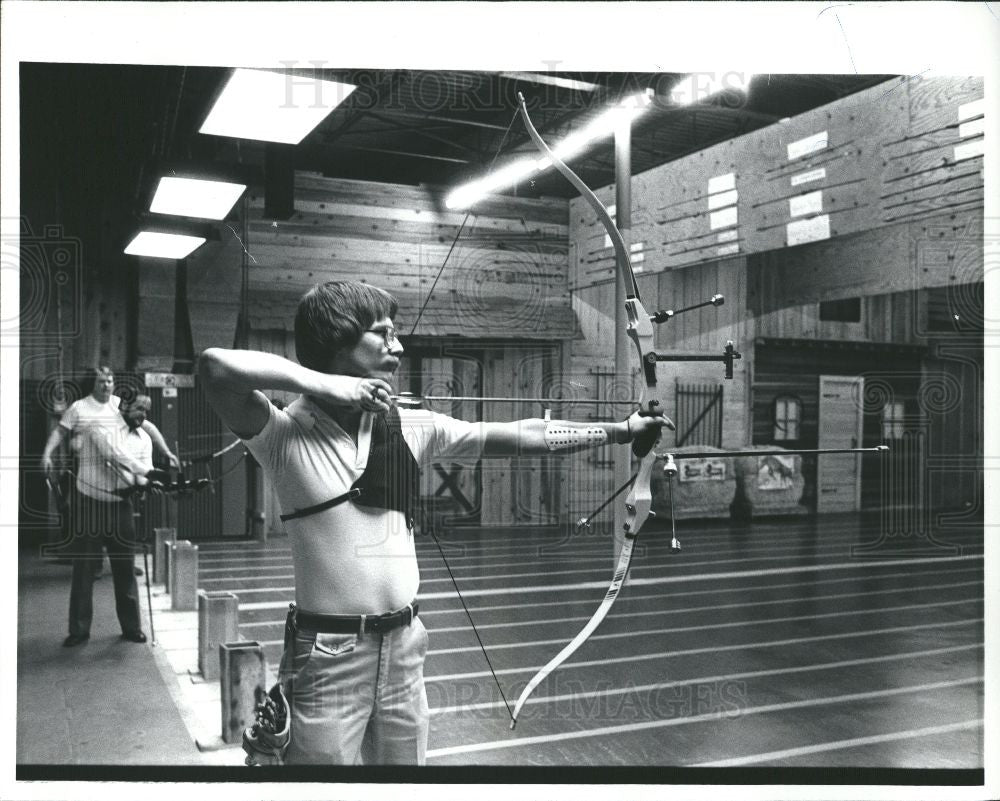 1984 Press Photo Pat Burgam, archery - Historic Images