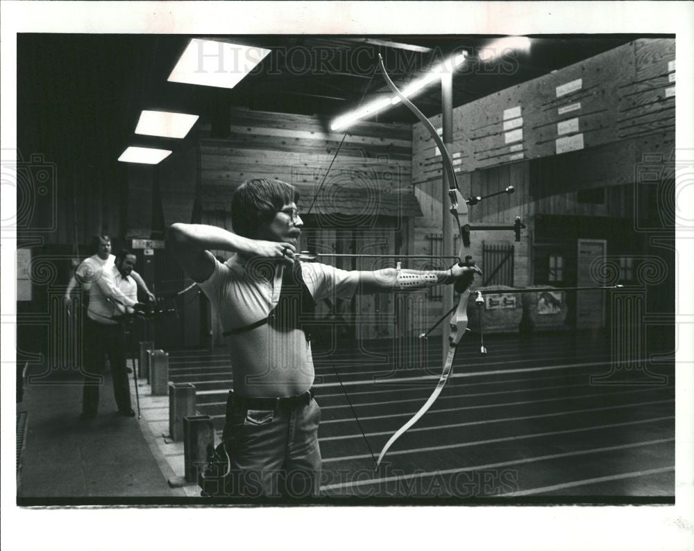 1982 Press Photo Pat Burgam archer - Historic Images