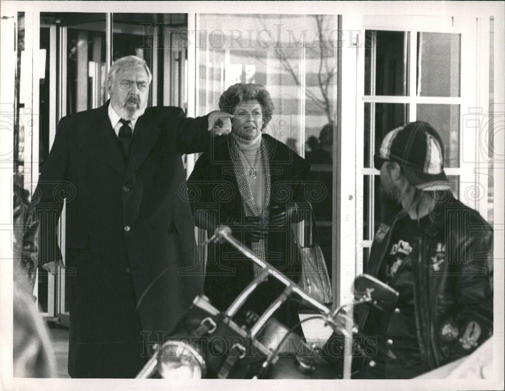 1989 Press Photo Raymond Burr Perry Mason Defense Attor - Historic Images