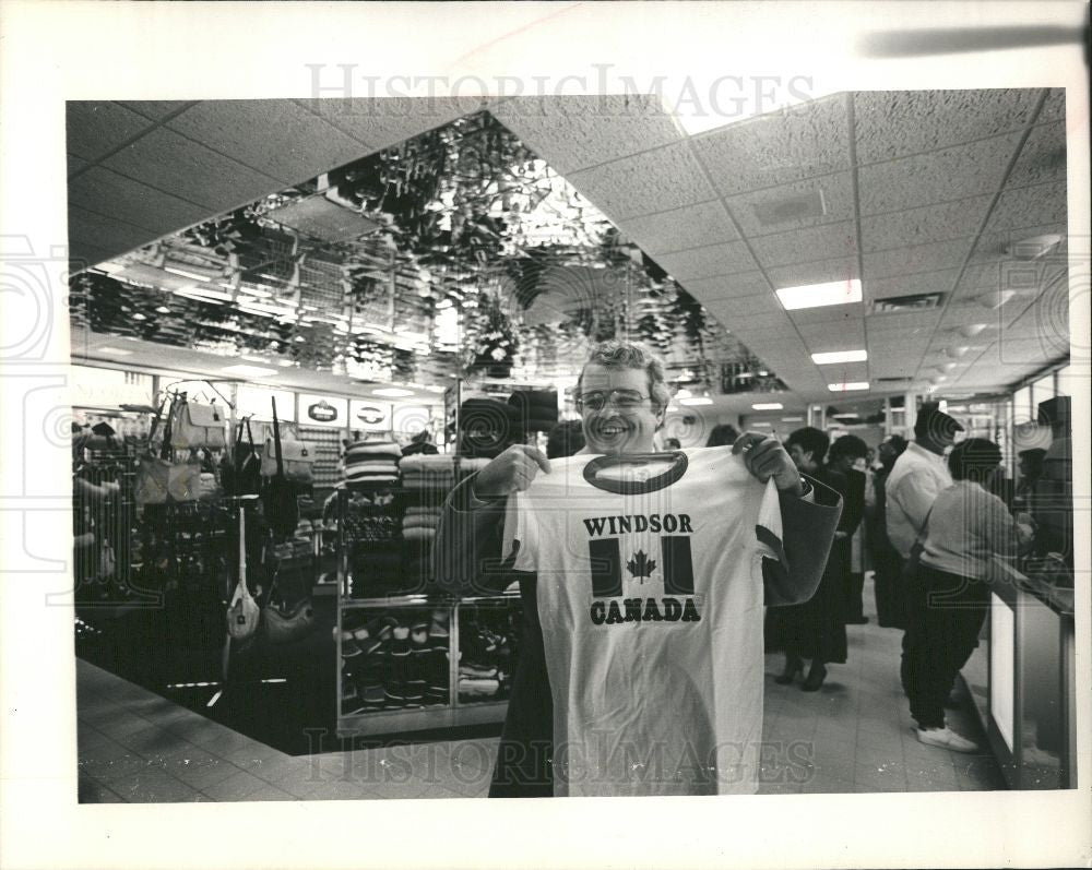 1986 Press Photo ONTARIOduty free shop Mayor David Burr - Historic Images