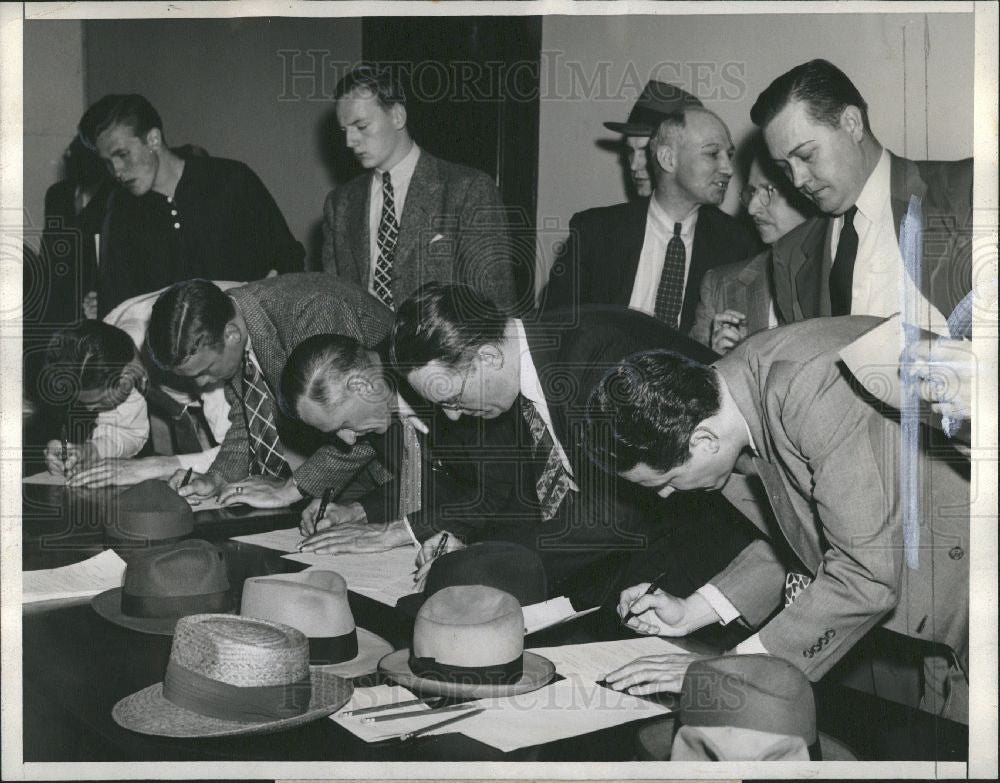 1941 Press Photo Election Workers Ford Labor Board - Historic Images