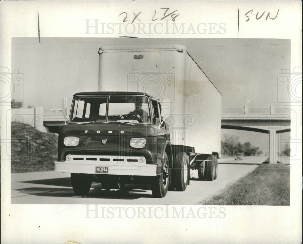 1958 Press Photo Ford C-950 truck semi-trailer - Historic Images