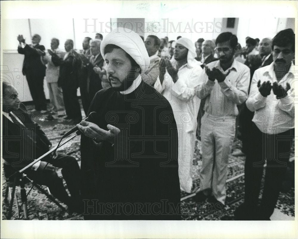1985 Press Photo Sheik Abdul Latif Berry ramadan prayer - Historic Images
