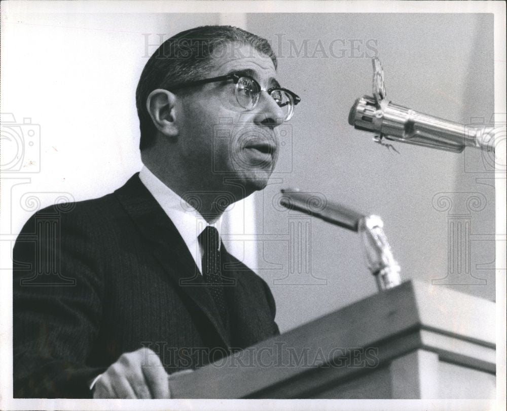1961 Press Photo Charles E. Feinberg speaking - Historic Images