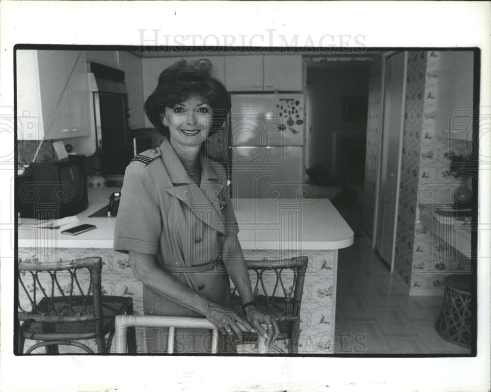 1991 Press Photo Peggy Farrell Flight Attendant NW - Historic Images