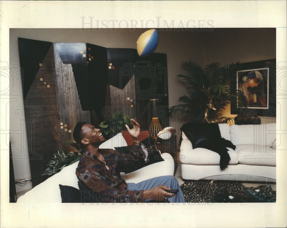 1992 Press Photo Detroit Lion Farr Gormans Gallery - Historic Images