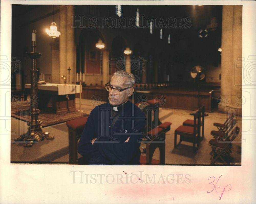 1988 Press Photo St.Thomas the apostle 1988 - Historic Images