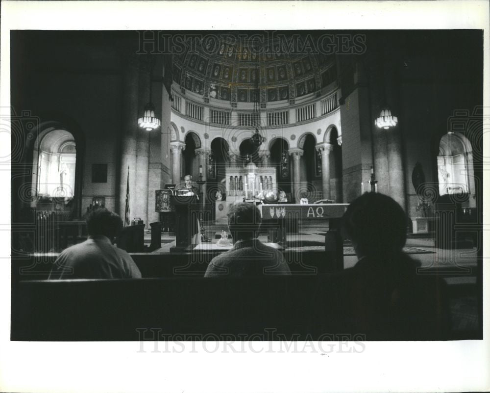 1988 Press Photo Fares St. Thomas the Apostle Church - Historic Images