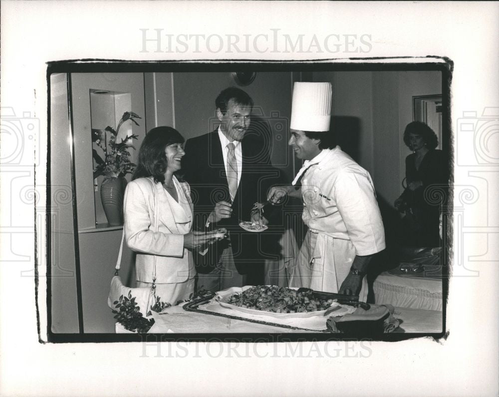1989 Press Photo Chef Keith Famie Actor Les Auteurs CBS - Historic Images