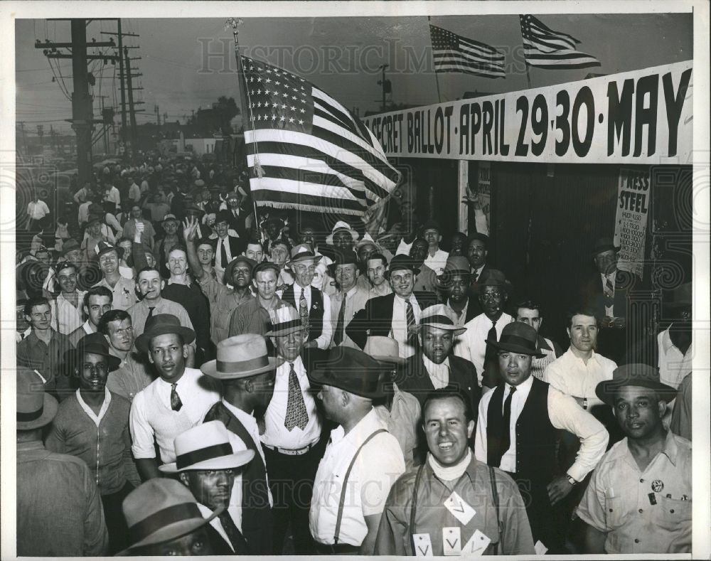 1942 Press Photo Ford Motor Company U.A.W. Election - Historic Images