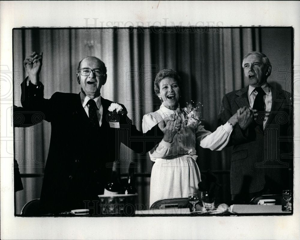 1983 Press Photo KEN MORRIS (L) retirment dinner - Historic Images