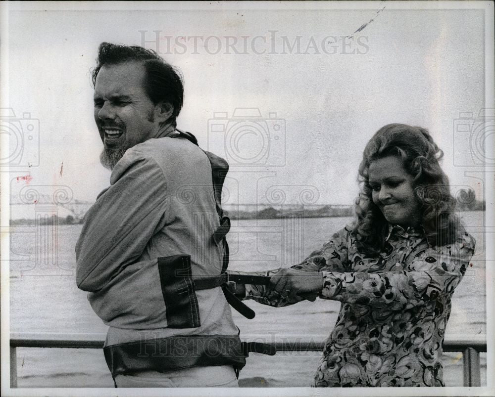 1976 Press Photo Don Viano, Straitjacket - Historic Images
