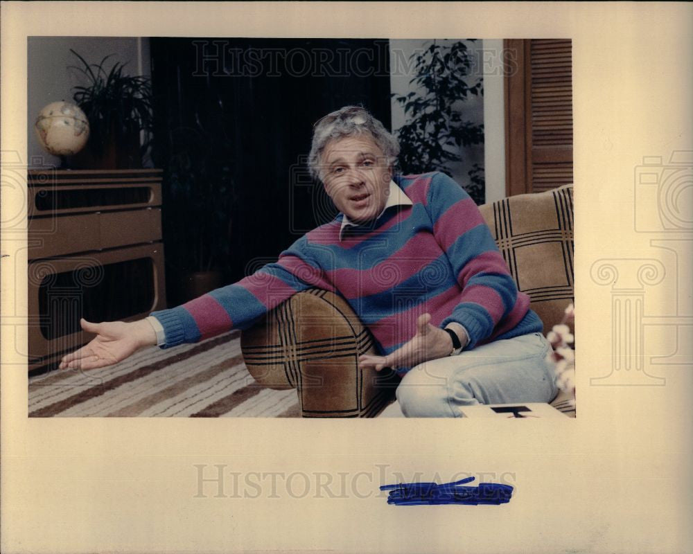 1985 Press Photo Henry Baskin attorney at home - Historic Images