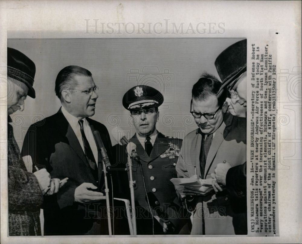 1962 Press Photo Vietnam Robert McNamara - Historic Images