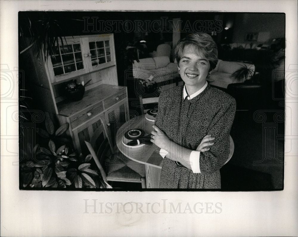 1989 Press Photo Linda Lenehan Biz Mo Store Southfield - Historic Images